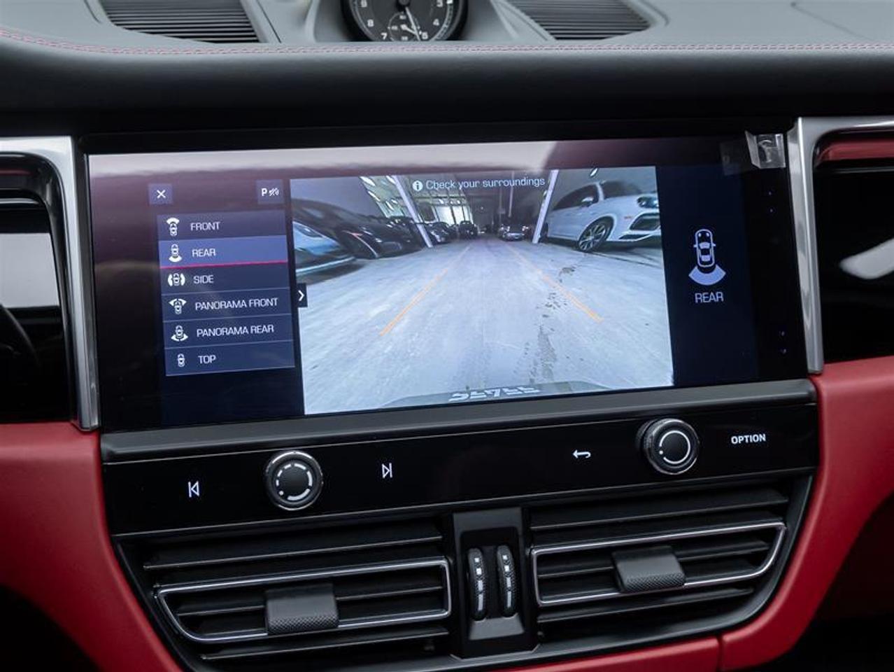 2025 Porsche Macan  Photo