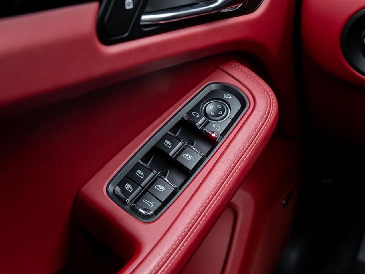 2025 Porsche Macan  Photo