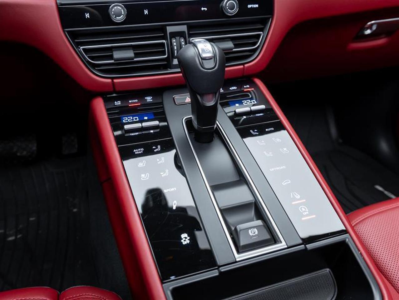 2025 Porsche Macan  Photo