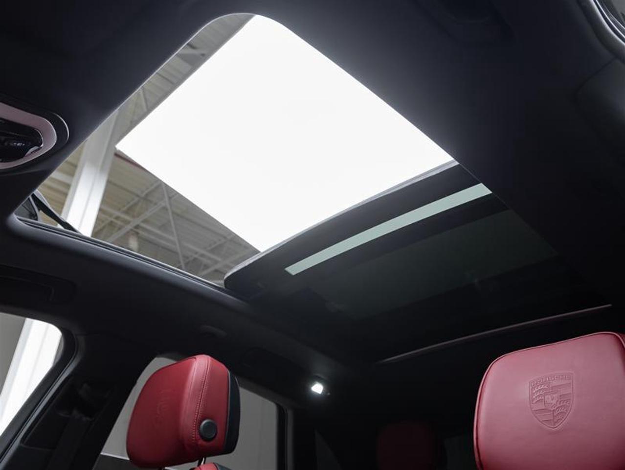 2025 Porsche Macan  Photo