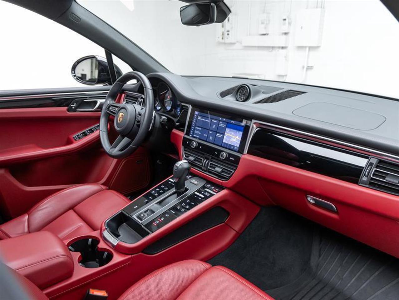 2025 Porsche Macan  Photo