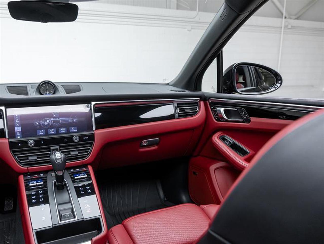 2025 Porsche Macan  Photo