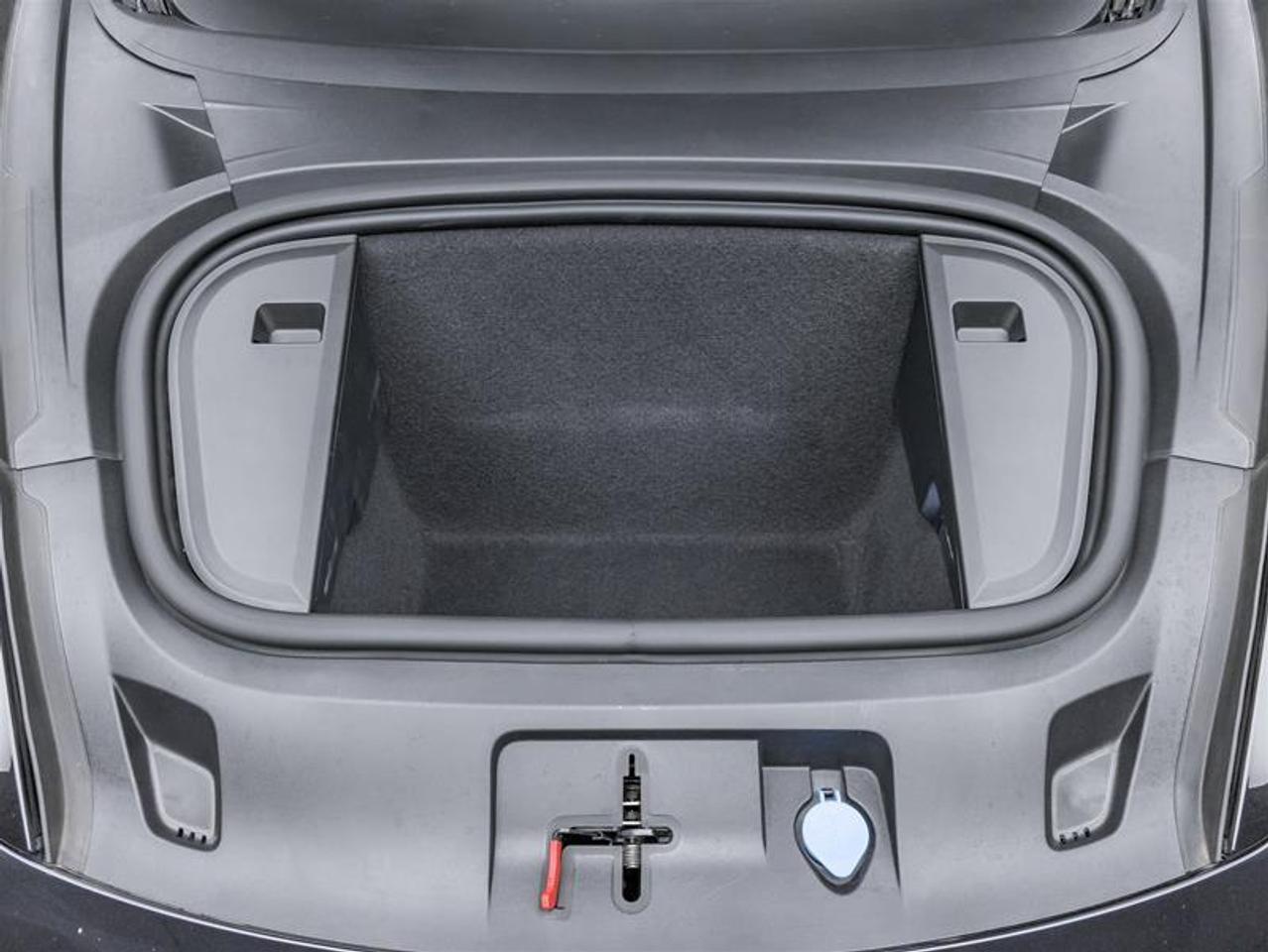 2022 Porsche Taycan  Photo4