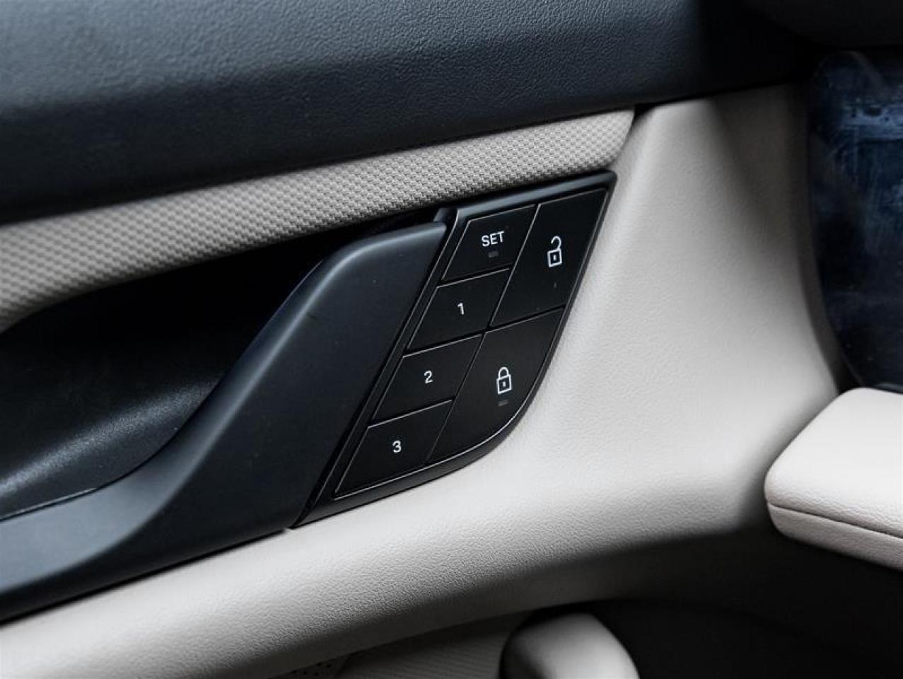 2022 Porsche Taycan  Photo