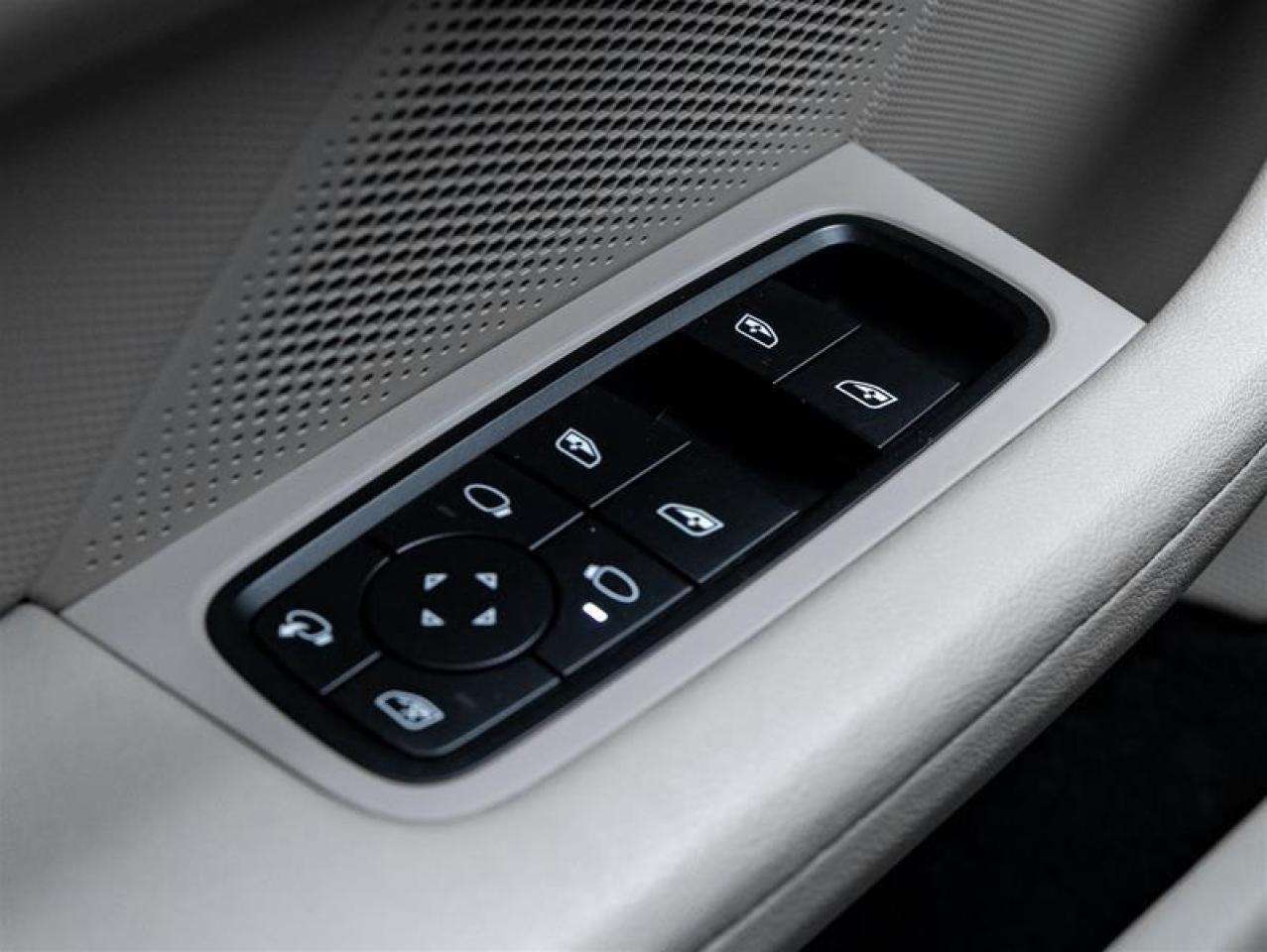 2022 Porsche Taycan  Photo