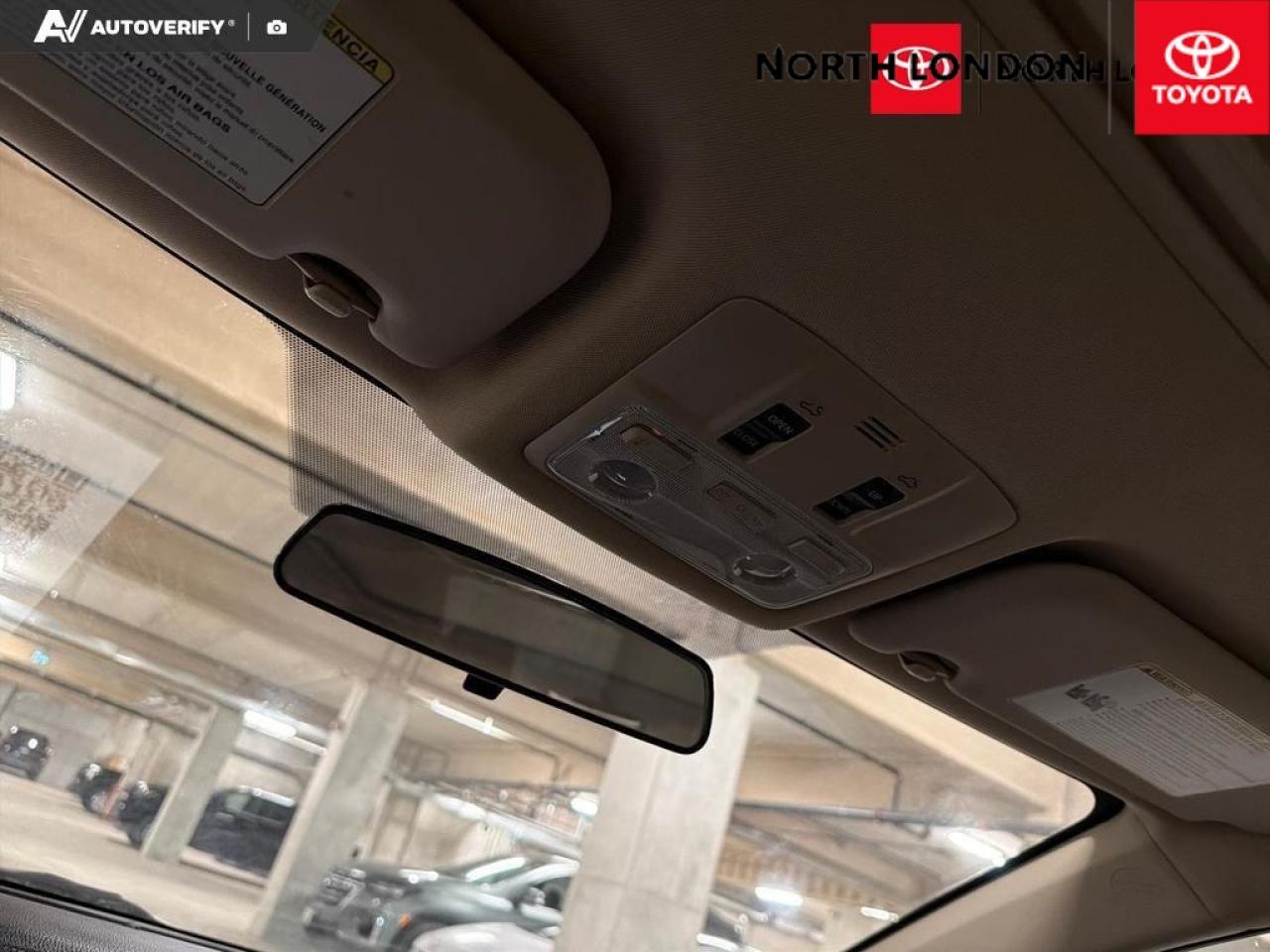 2015 Toyota Corolla LE (CVT) 4dr Sedan Photo