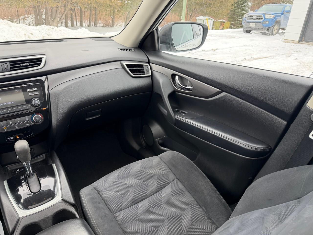 2014 Nissan Rogue SV 4dr All-wheel Drive Photo