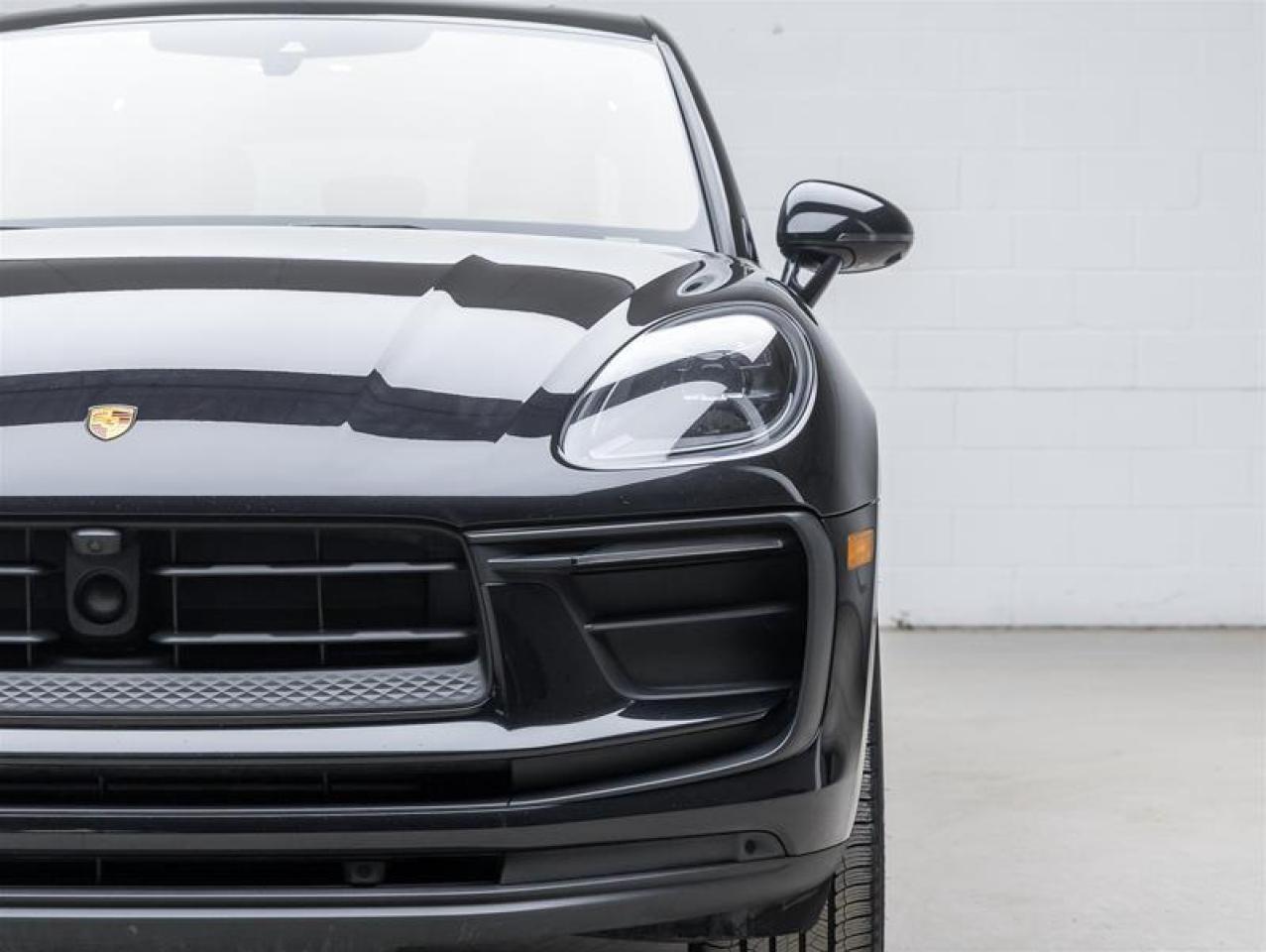 2023 Porsche Macan  Photo