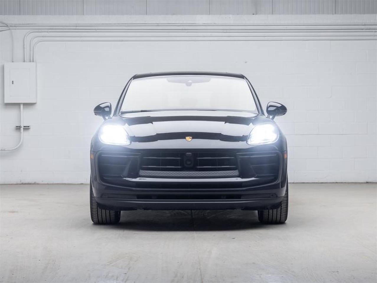 2023 Porsche Macan  Photo