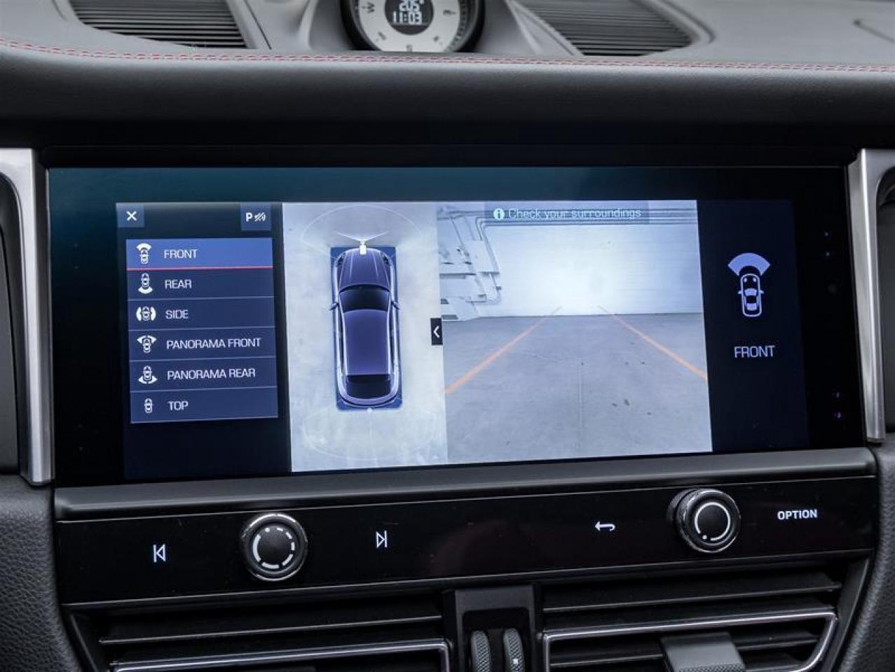 2023 Porsche Macan  Photo