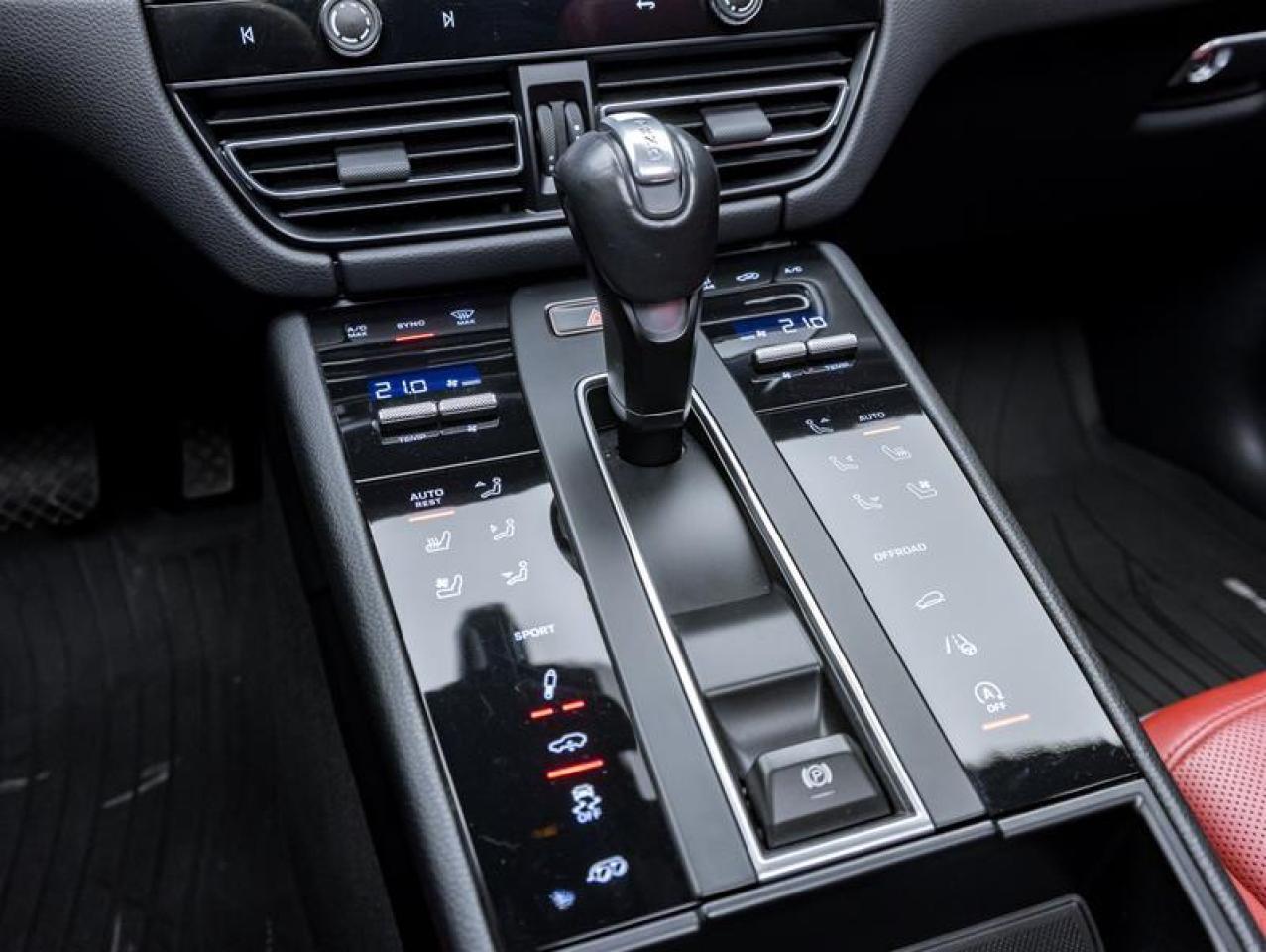 2023 Porsche Macan  Photo