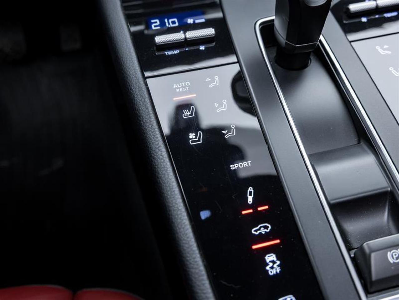 2023 Porsche Macan  Photo