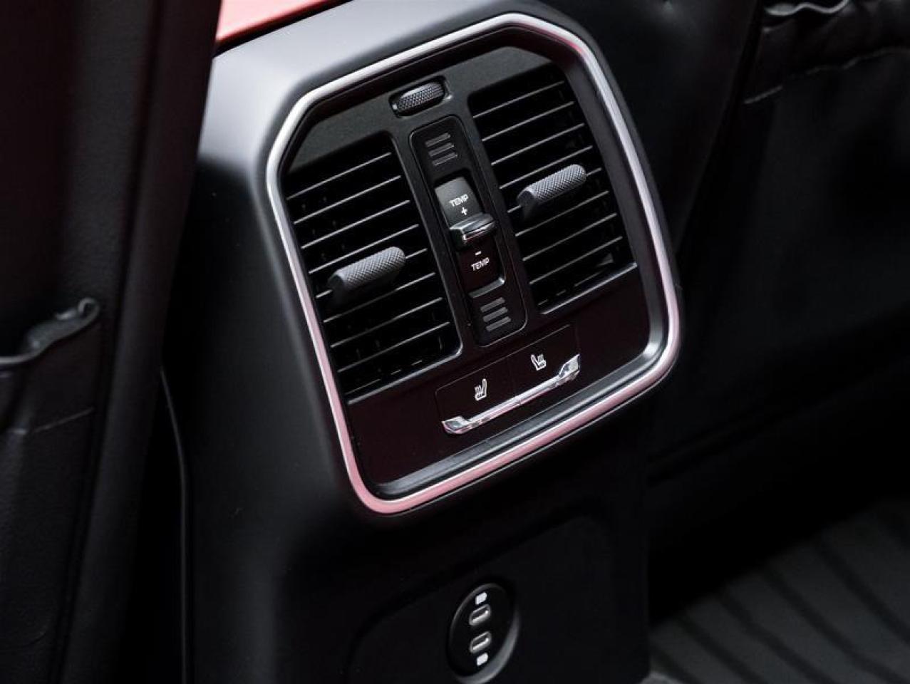 2023 Porsche Macan  Photo