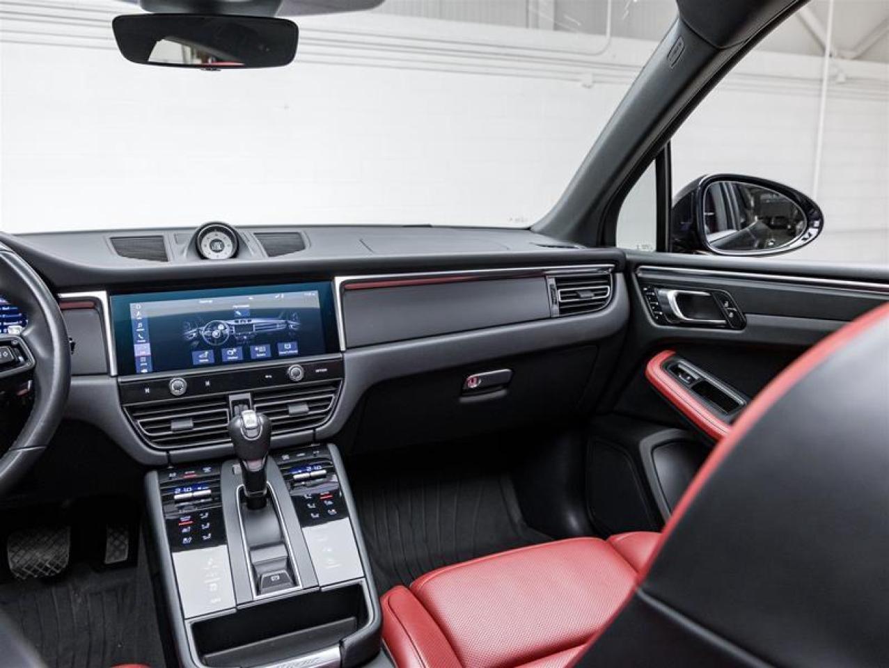 2023 Porsche Macan  Photo