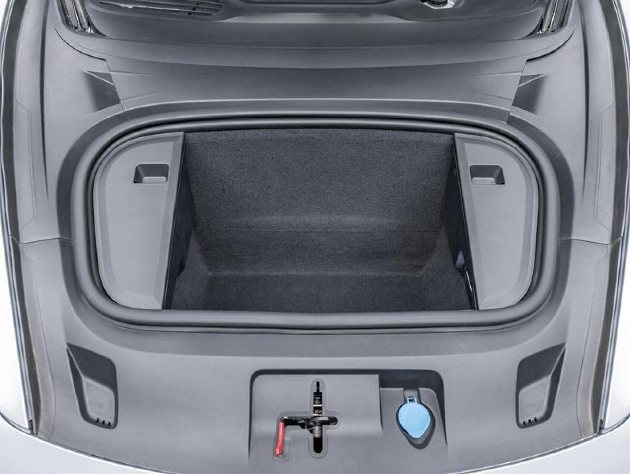 2020 Porsche Taycan  Photo4