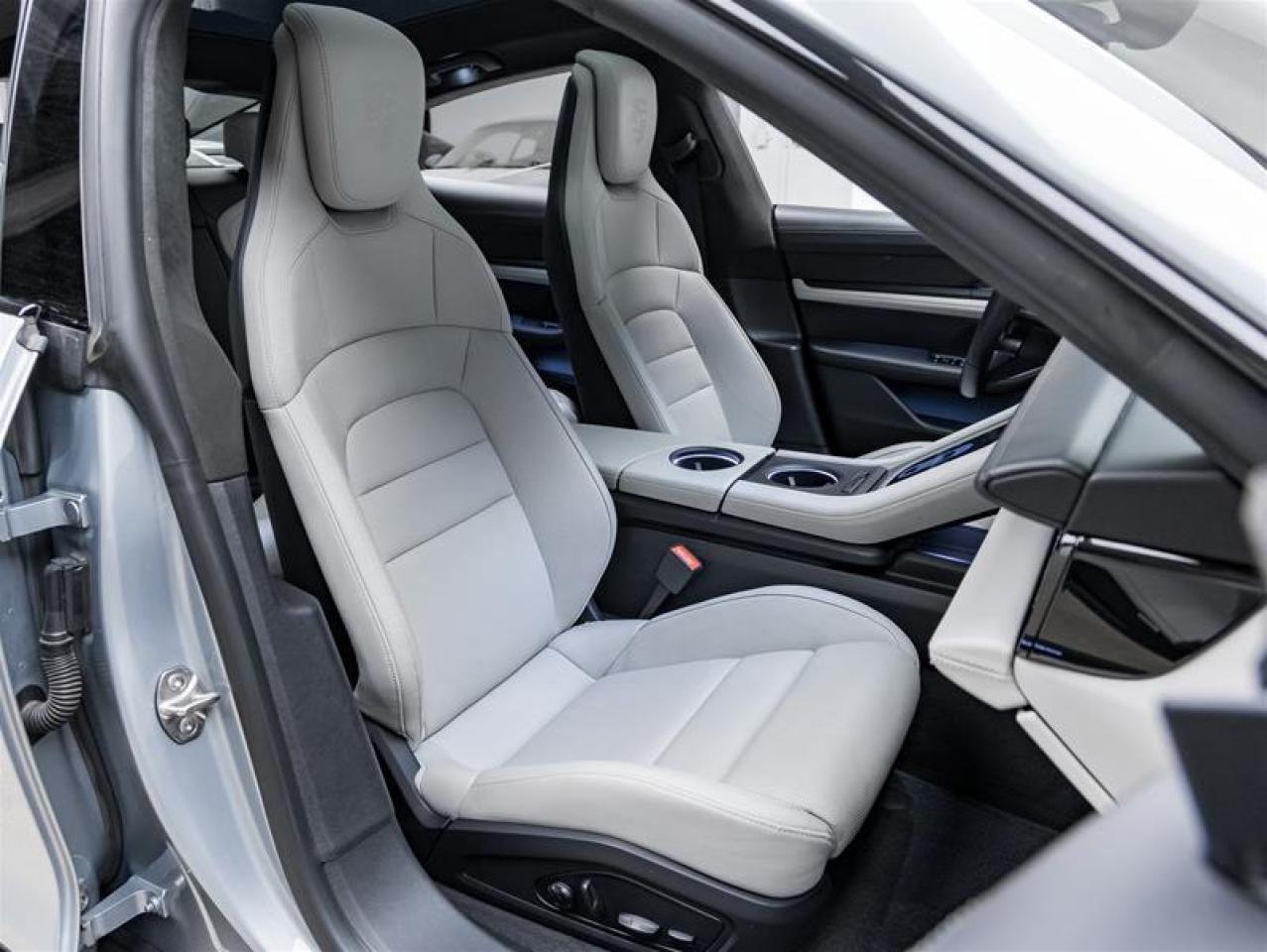 2020 Porsche Taycan  Photo