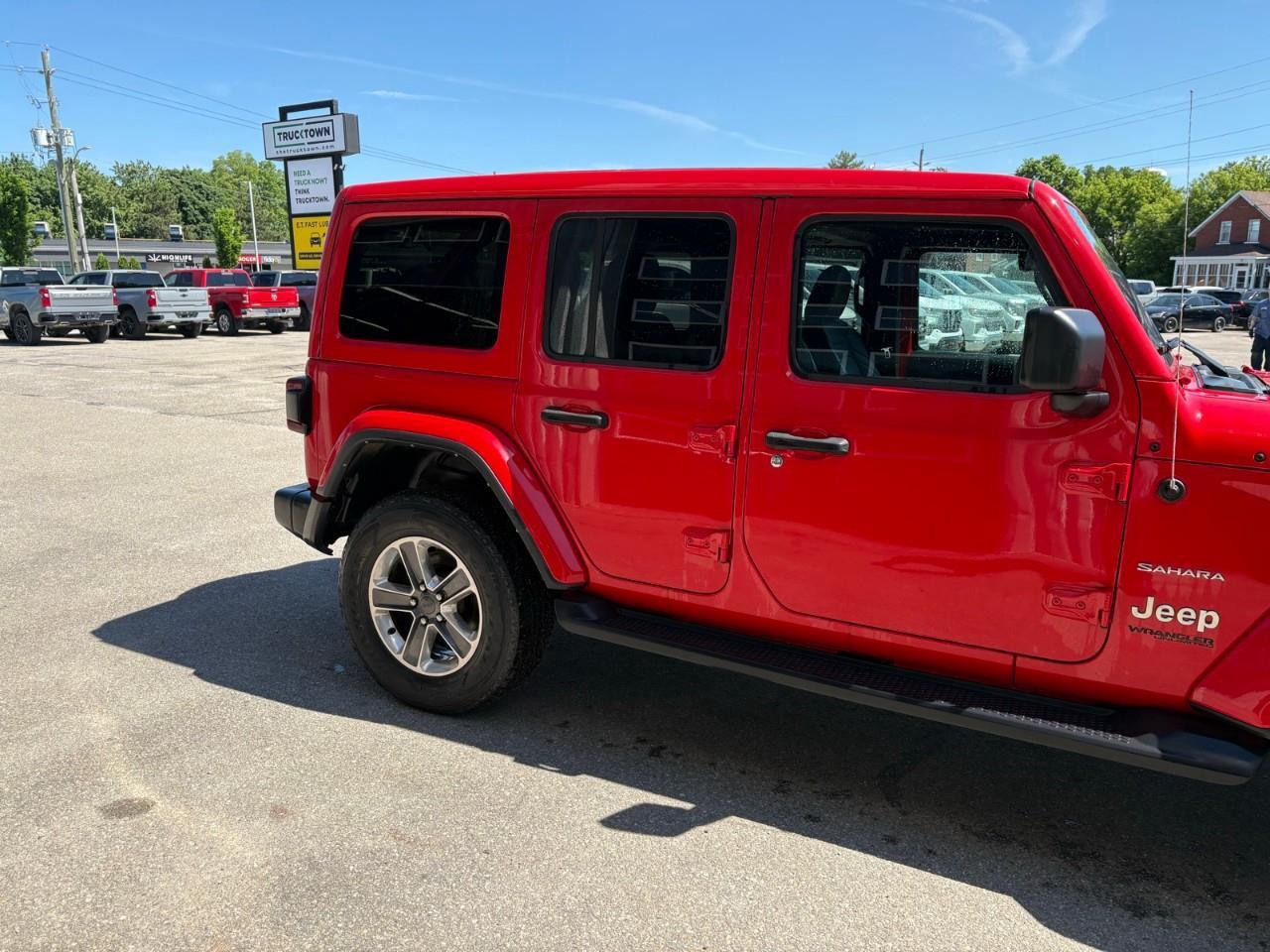 2021 Jeep WRANGLER UNLIMITED Sahara 4dr 4x4 Photo