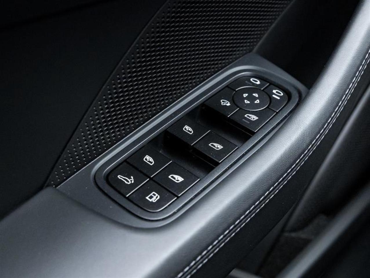 2025 Porsche Panamera  Photo