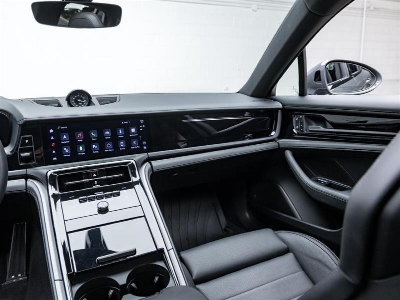 2025 Porsche Panamera  Photo