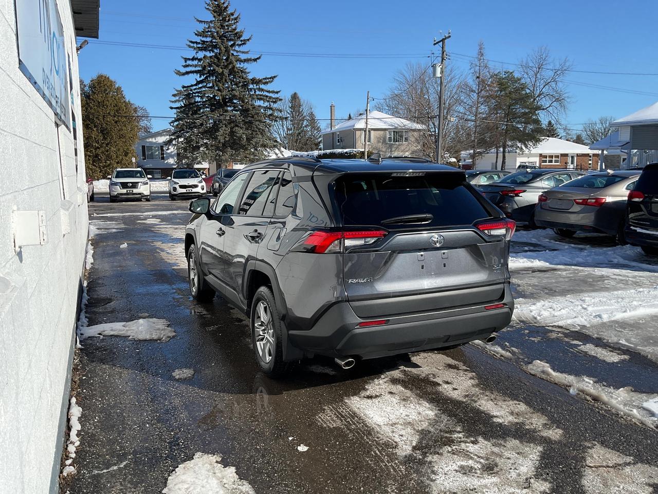 2024 Toyota RAV4 XLE 4dr All-wheel Drive Photo4