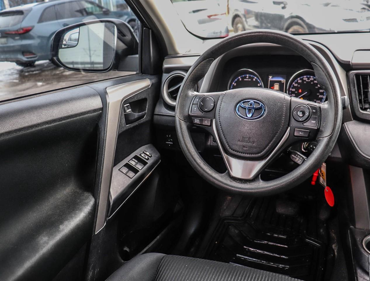 2018 Toyota RAV4 LE 4dr All-wheel Drive Photo