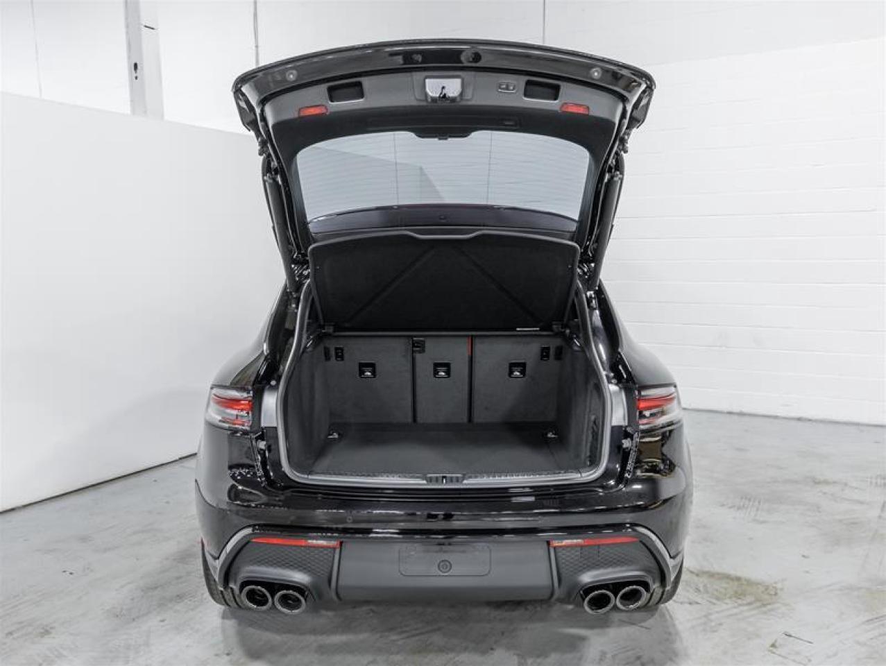 2026 Porsche Macan  Photo