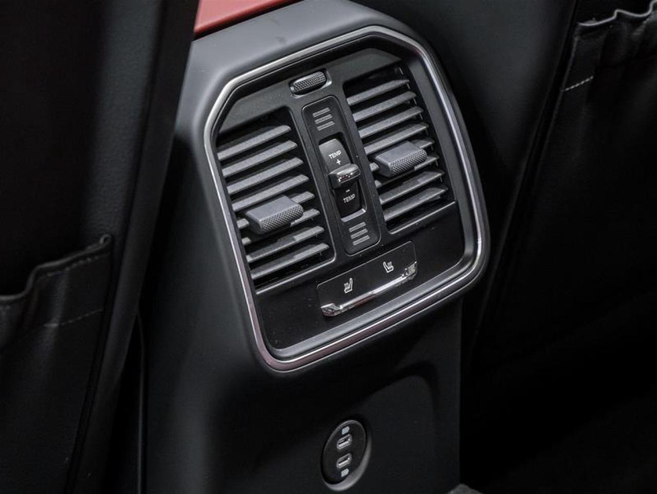 2026 Porsche Macan  Photo