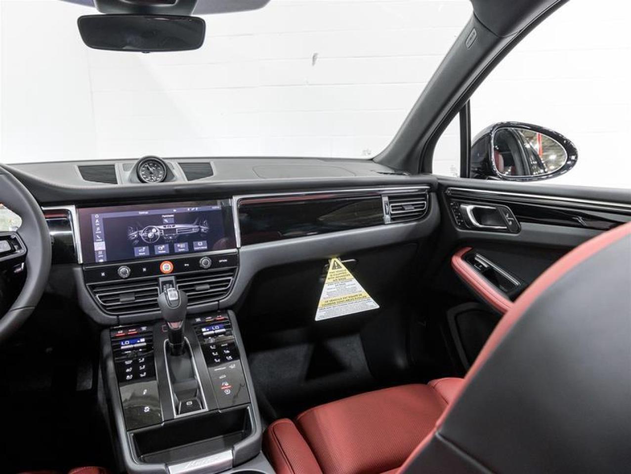 2026 Porsche Macan  Photo