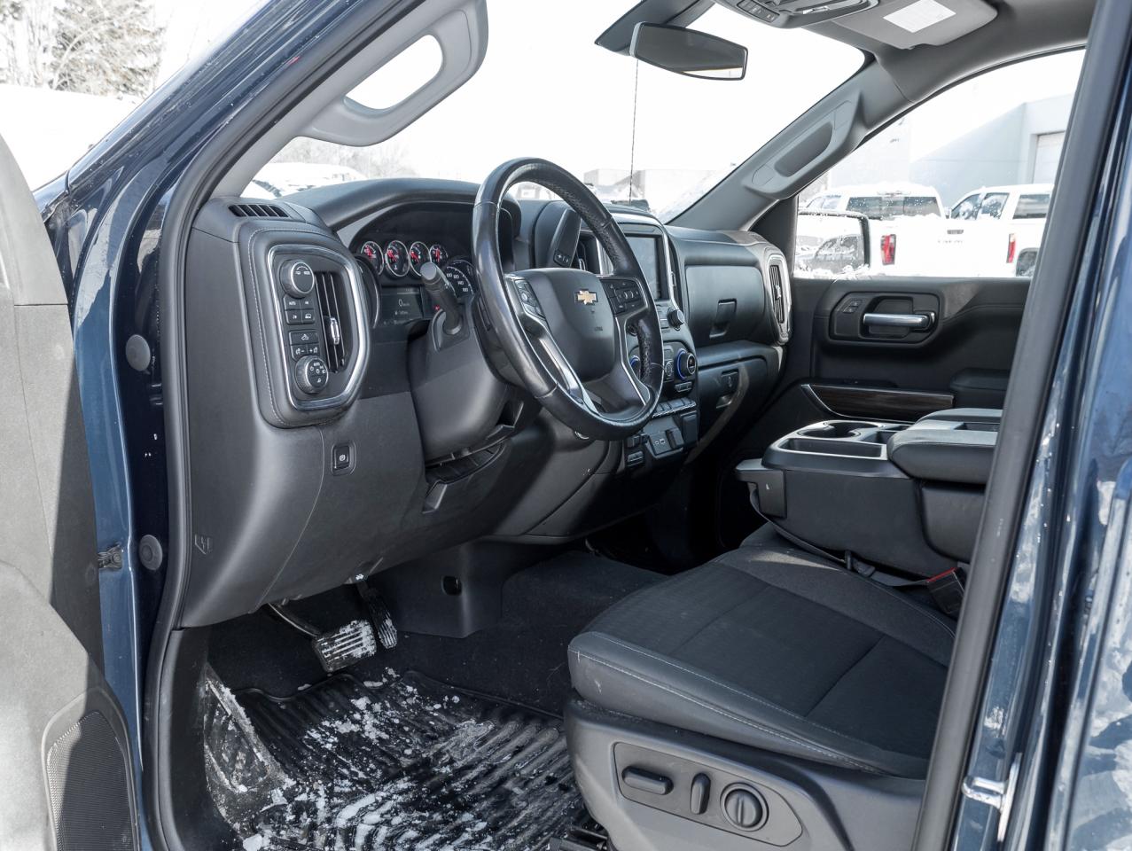 2021 Chevrolet Silverado 1500 4WD Crew Cab 147  LT Photo