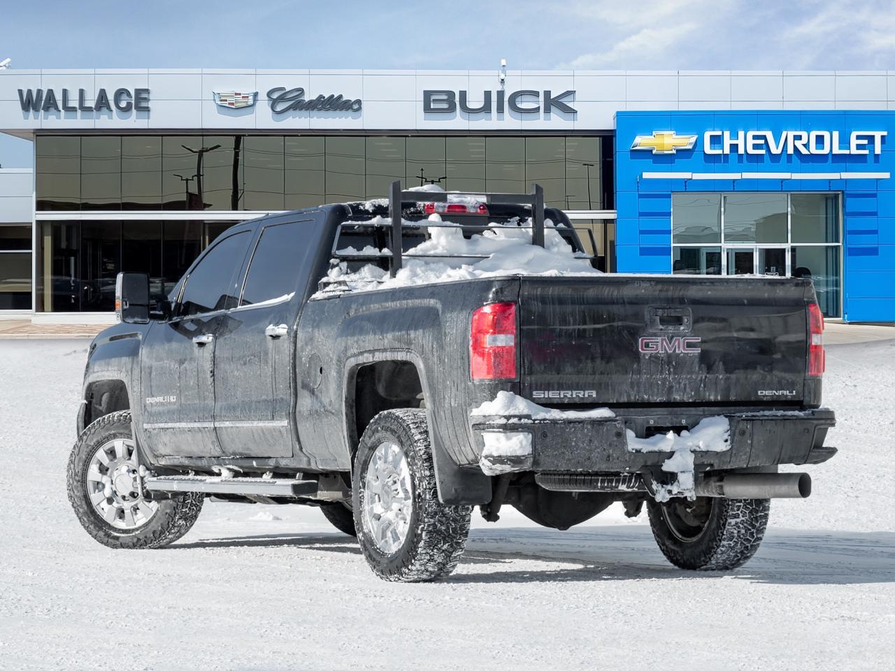 2018 GMC SIERRA 2500HD 4WD Crew Cab 153.7  Denali Photo2