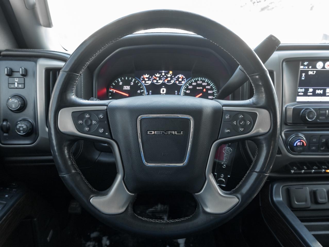 2018 GMC SIERRA 2500HD 4WD Crew Cab 153.7  Denali Photo