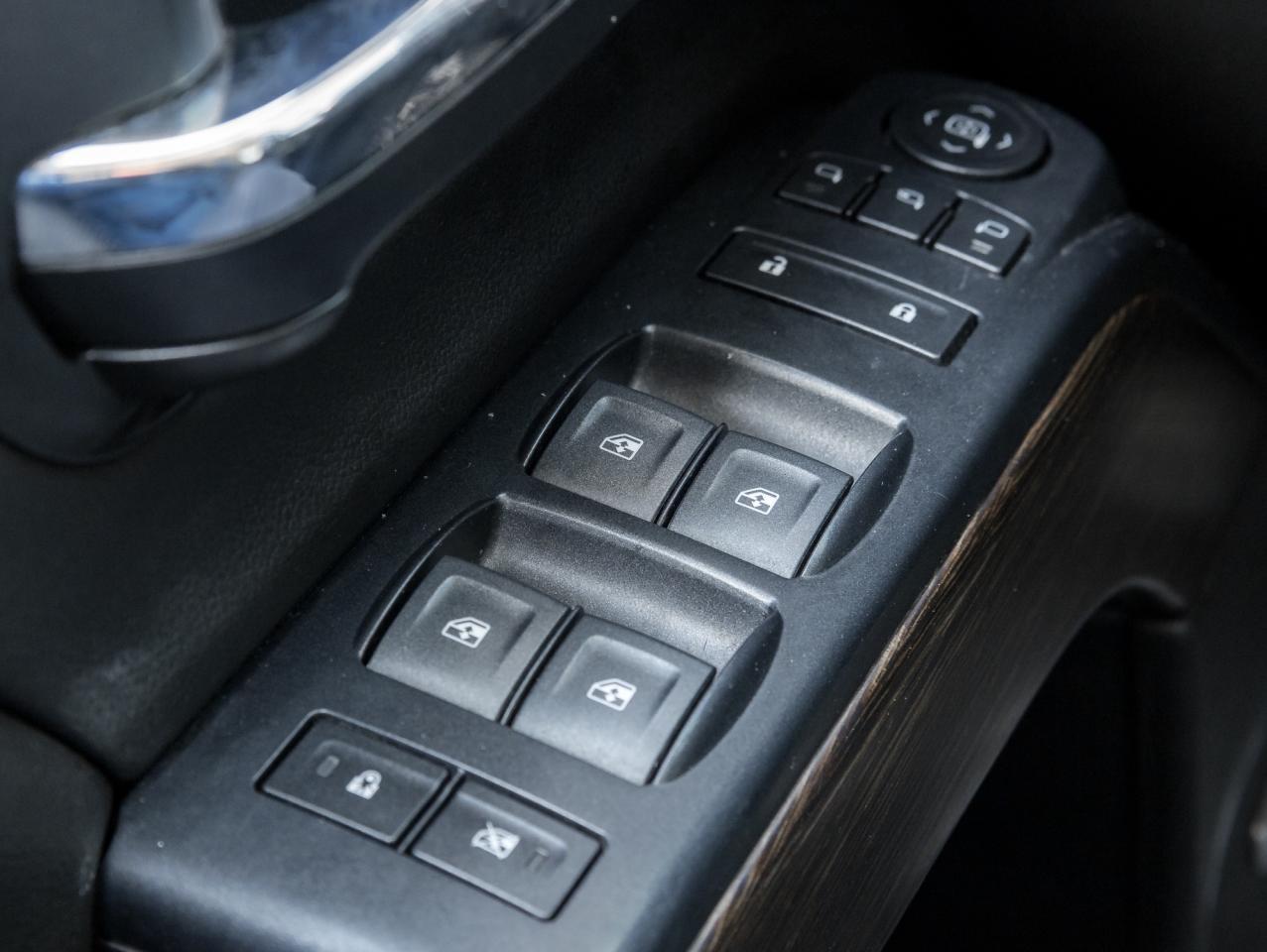 2018 GMC SIERRA 2500HD 4WD Crew Cab 153.7  Denali Photo