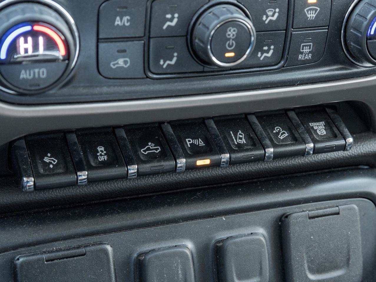 2018 GMC SIERRA 2500HD 4WD Crew Cab 153.7  Denali Photo