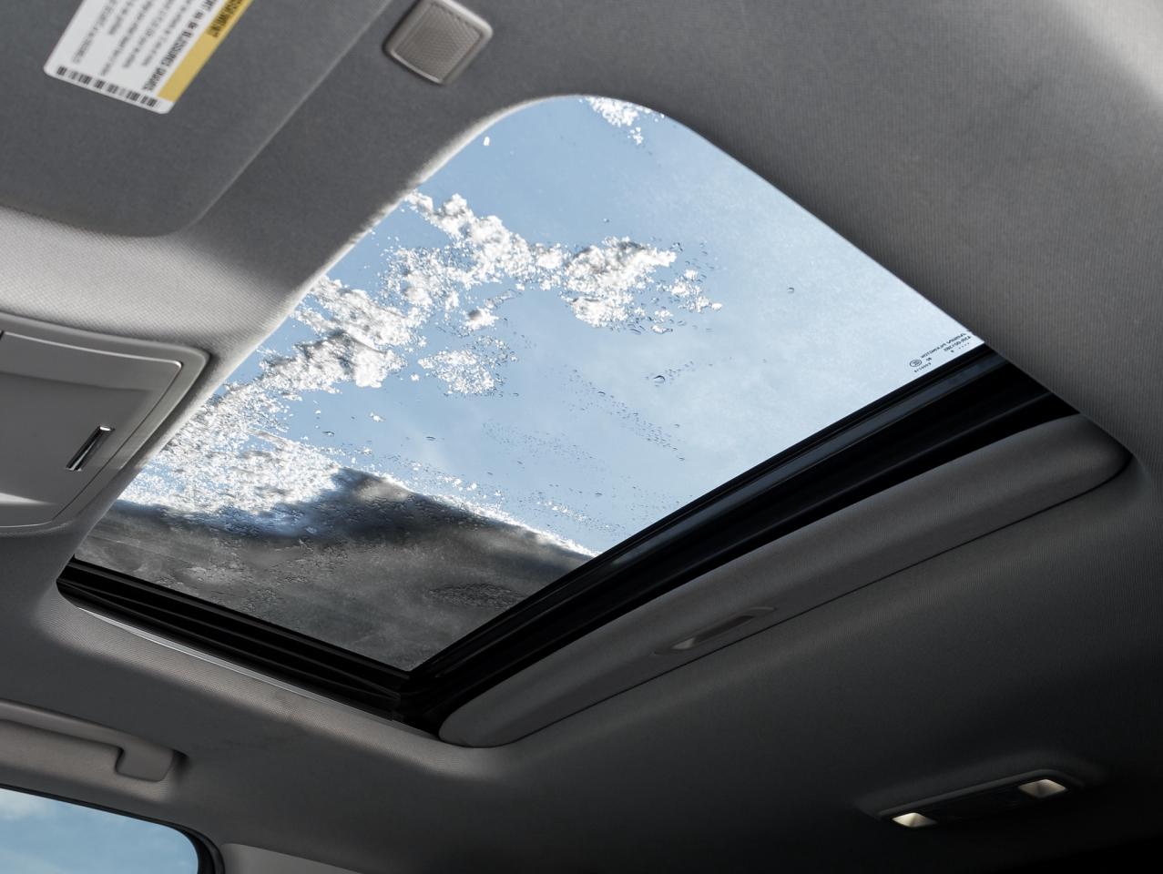 2018 GMC SIERRA 2500HD 4WD Crew Cab 153.7  Denali Photo