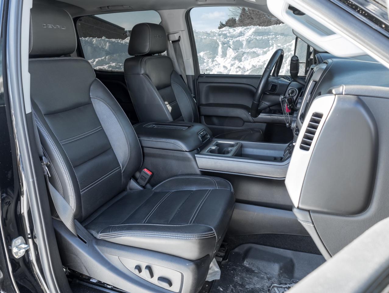 2018 GMC SIERRA 2500HD 4WD Crew Cab 153.7  Denali Photo