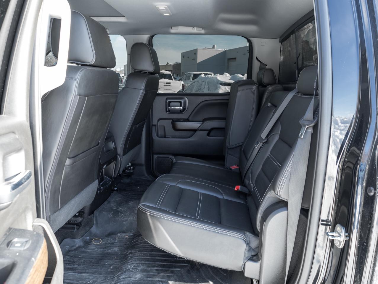 2018 GMC SIERRA 2500HD 4WD Crew Cab 153.7  Denali Photo