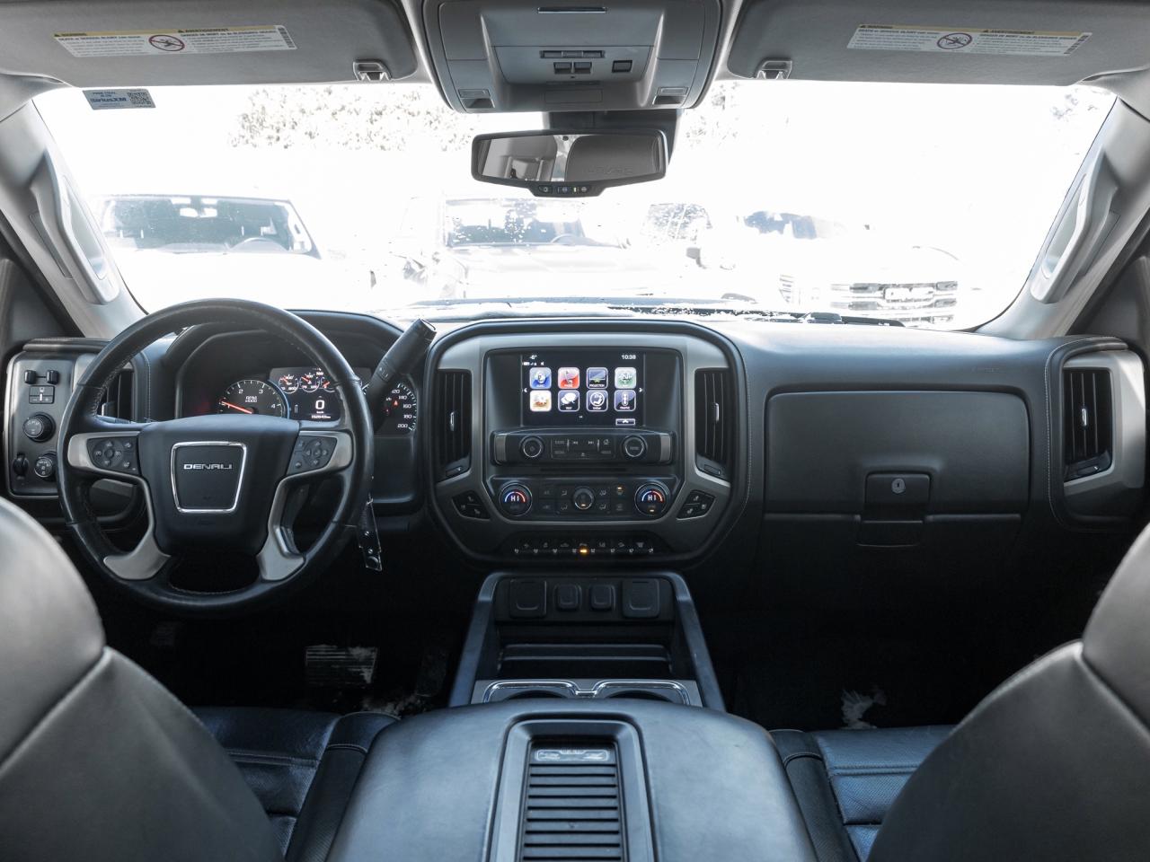 2018 GMC SIERRA 2500HD 4WD Crew Cab 153.7  Denali Photo