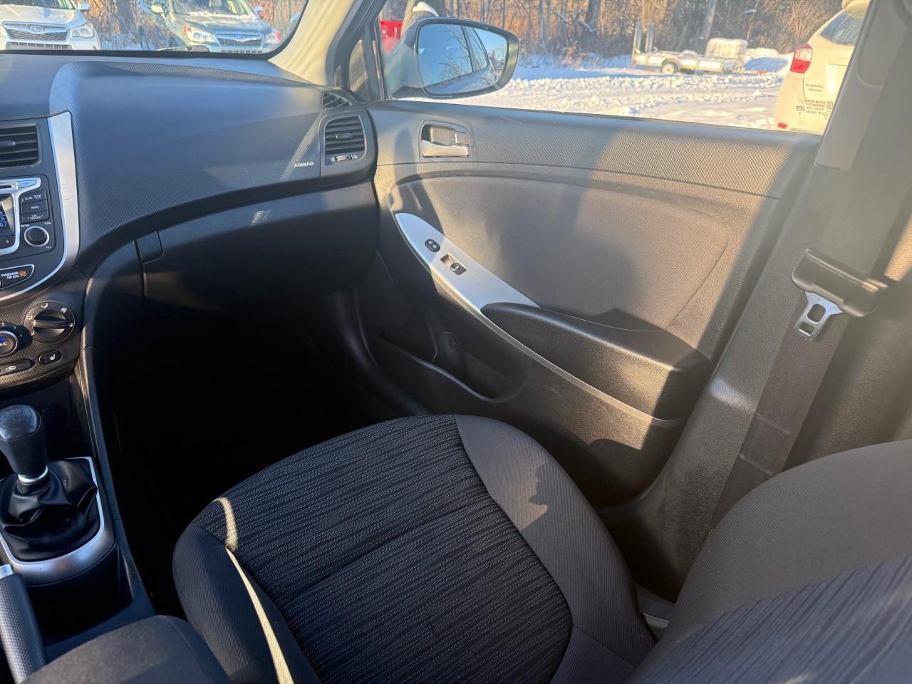 2015 Hyundai Accent GL (M6) 4dr Hatchback Photo