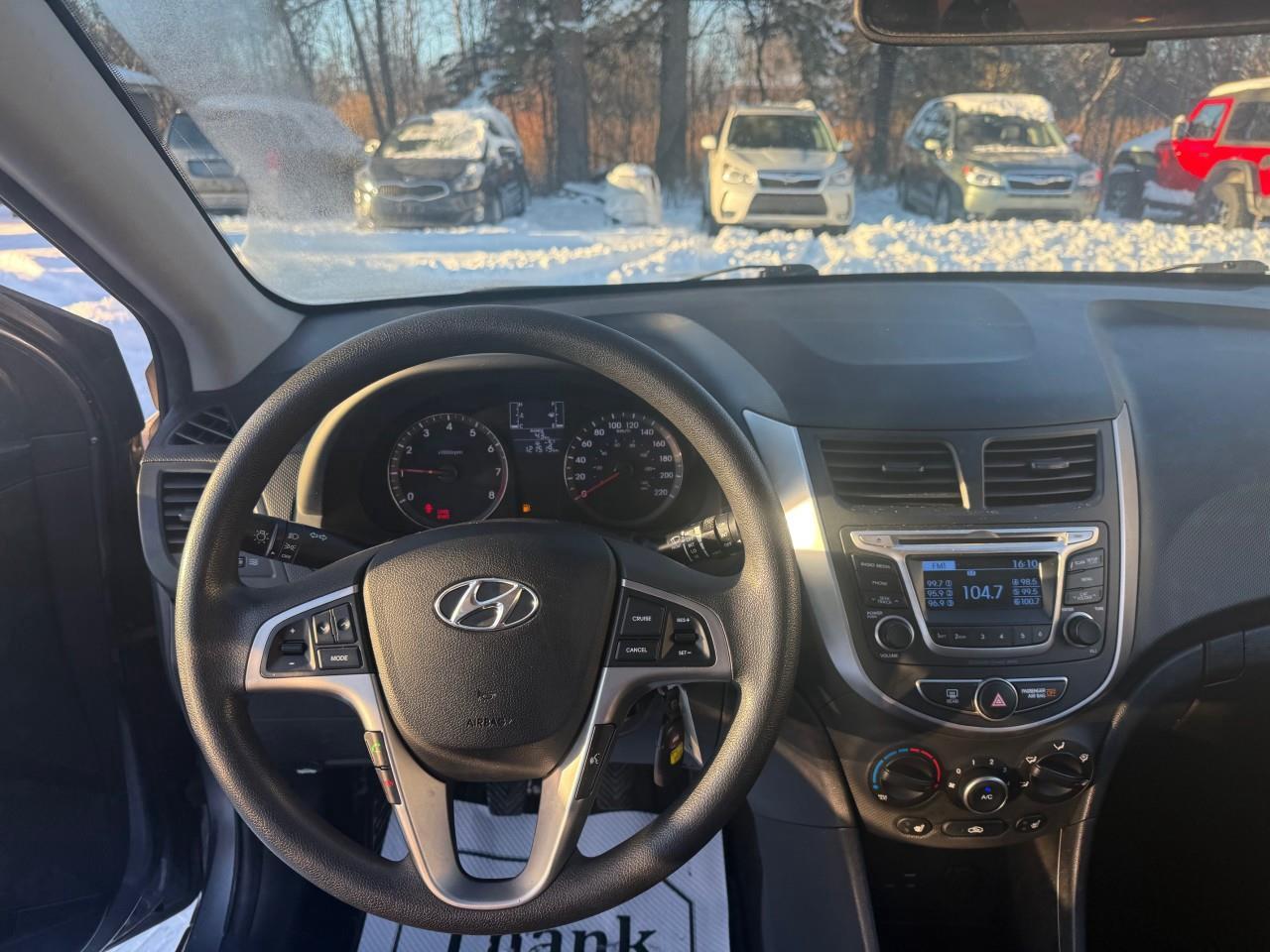 2015 Hyundai Accent GL (M6) 4dr Hatchback Photo