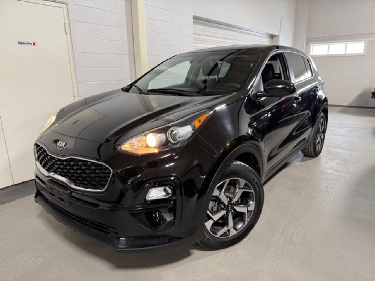 2020 Kia Sportage 2.4L 4 CYL LX FWD CLEAN CARFAX CERTIFIED 2 KEYS Photo