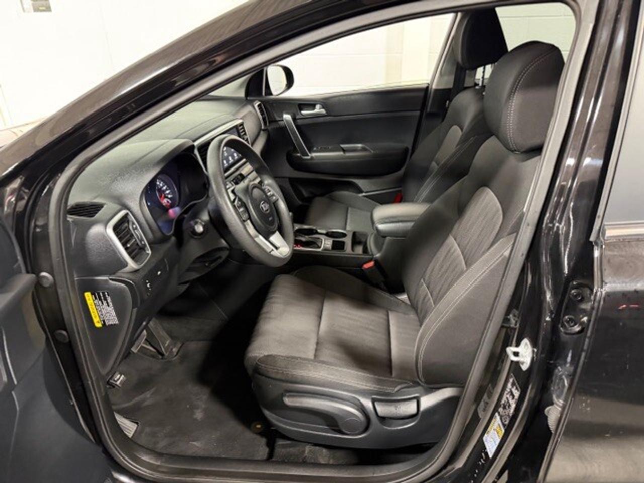 2020 Kia Sportage 2.4L 4 CYL LX FWD CLEAN CARFAX CERTIFIED 2 KEYS Photo