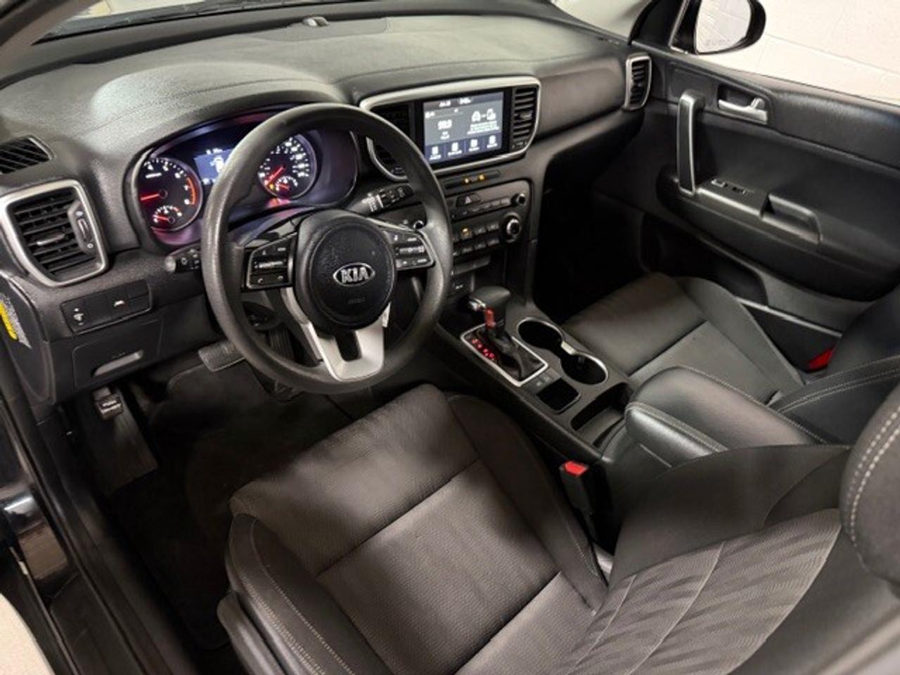 2020 Kia Sportage 2.4L 4 CYL LX FWD CLEAN CARFAX CERTIFIED 2 KEYS Photo