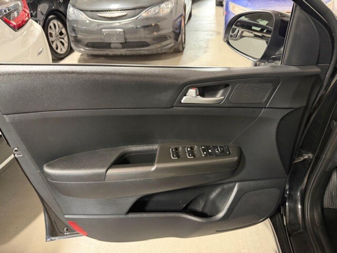 2020 Kia Sportage 2.4L 4 CYL LX FWD CLEAN CARFAX CERTIFIED 2 KEYS Photo