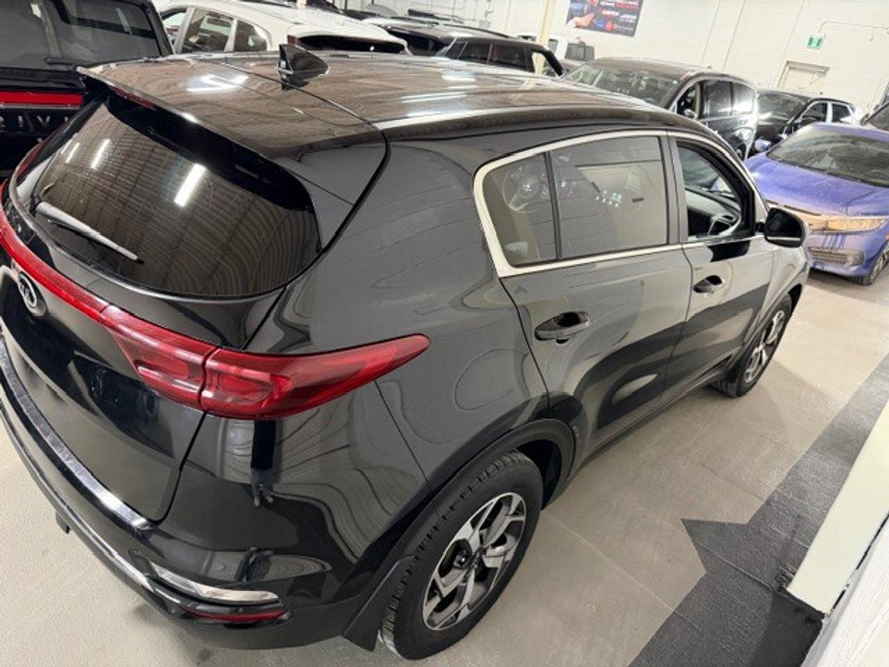 2020 Kia Sportage 2.4L 4 CYL LX FWD CLEAN CARFAX CERTIFIED 2 KEYS Photo