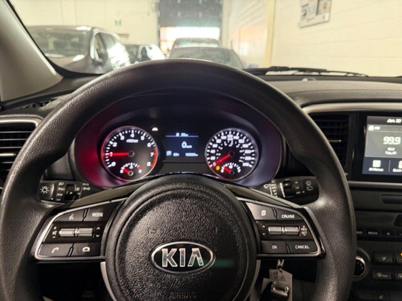 2020 Kia Sportage 2.4L 4 CYL LX FWD CLEAN CARFAX CERTIFIED 2 KEYS Photo