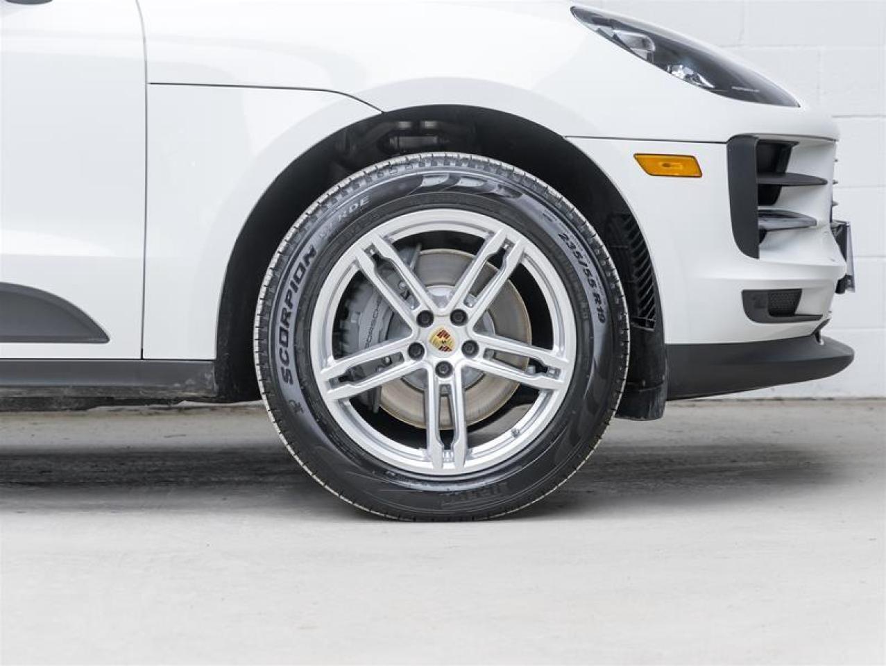 2021 Porsche Macan  Photo