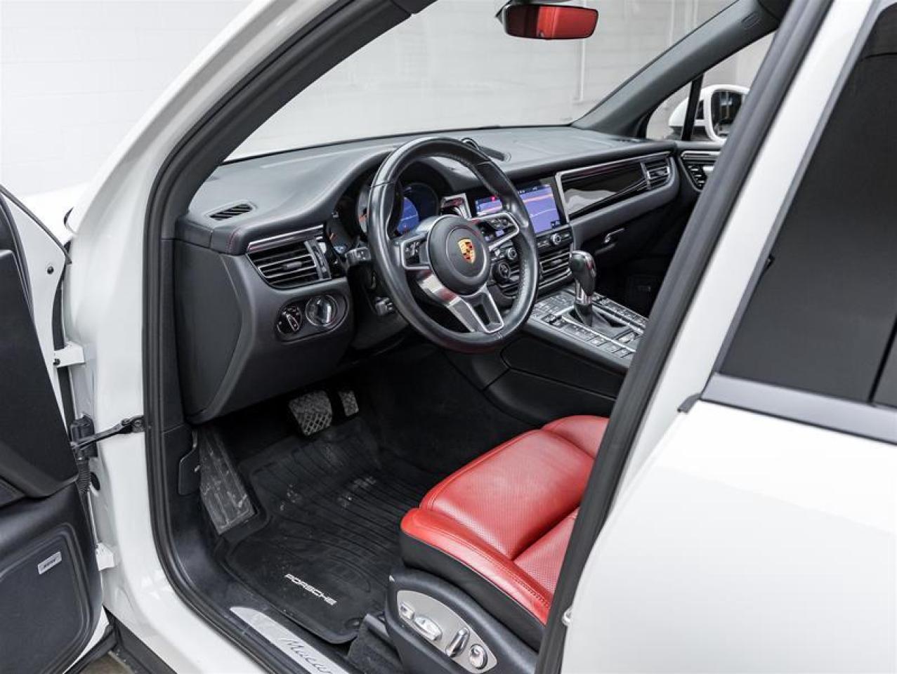 2021 Porsche Macan  Photo