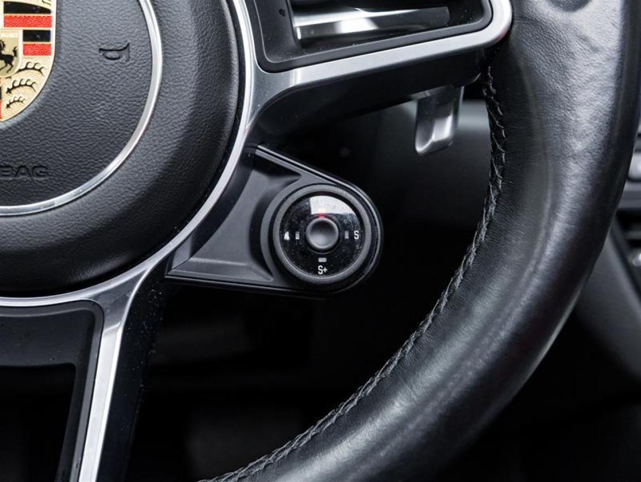 2021 Porsche Macan  Photo