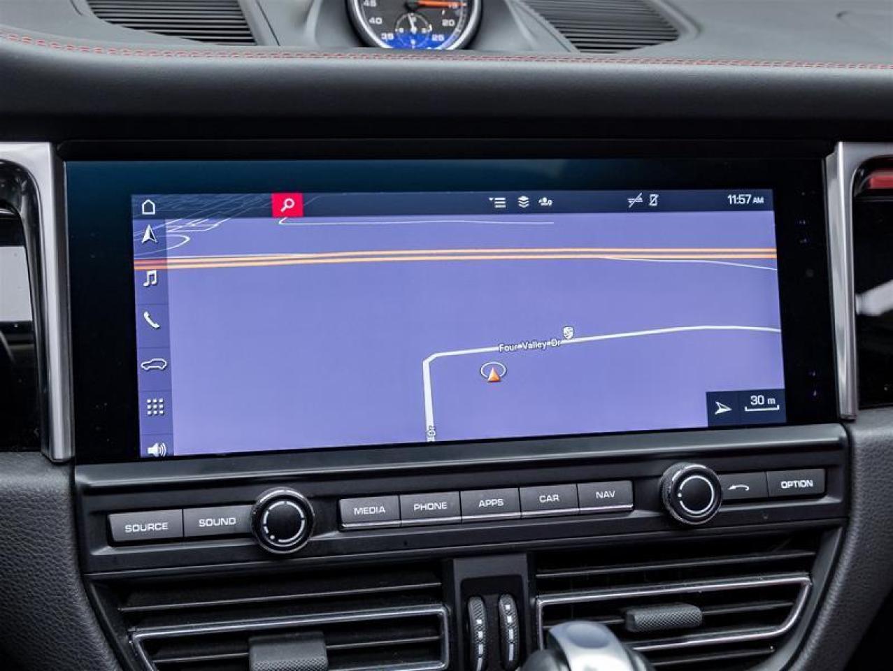 2021 Porsche Macan  Photo