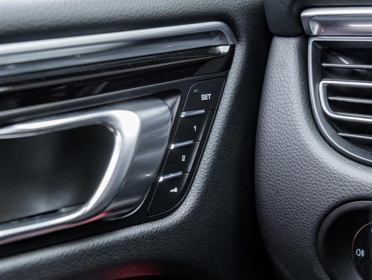 2021 Porsche Macan  Photo